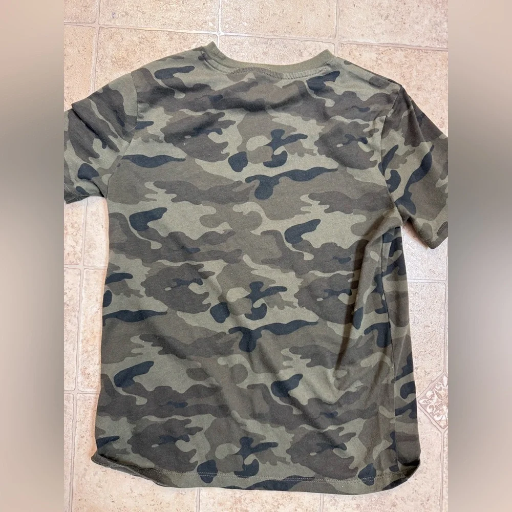 Lot of 2 Boys Old Navy T-Shirts Camo and  Super Mario sz 10 (w flaw)
